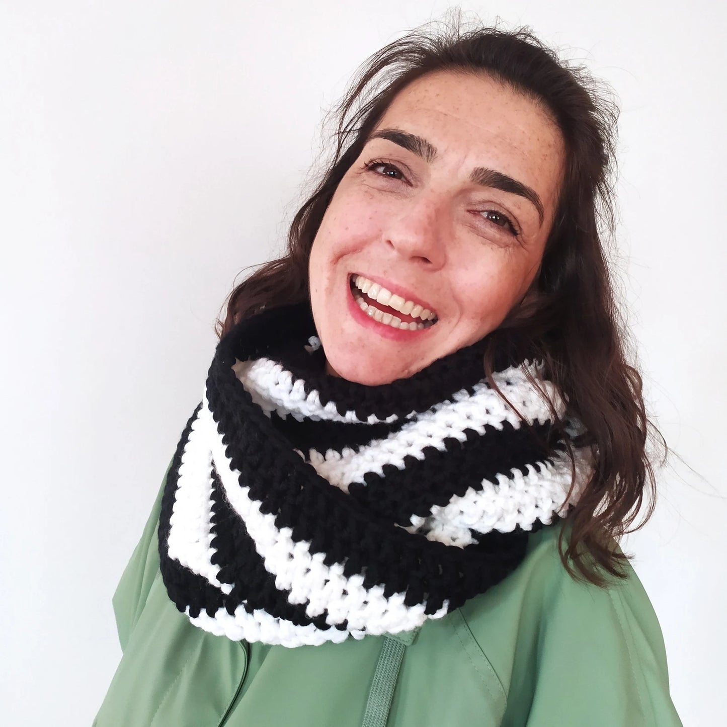 Crochet Scarf, Handmade Snood, Christmas Gift, Warm Winter Crochet Shawl, Unisex Crochet, Handmade Winter Clothing Scarf